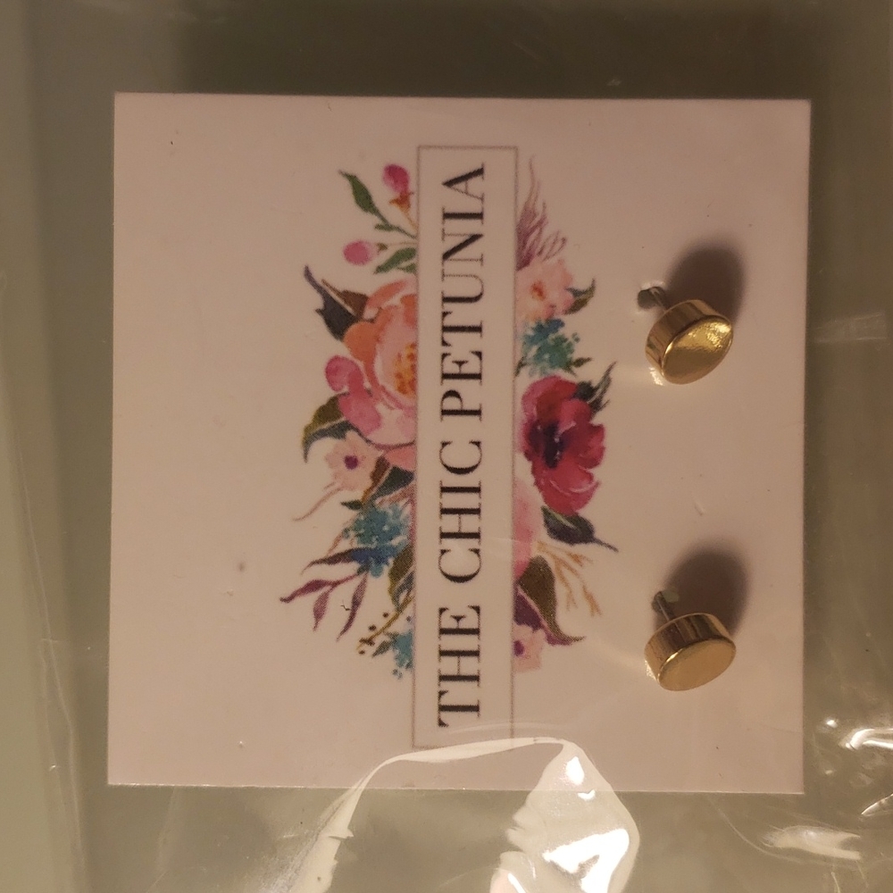 Minimalist Gold Tone Studs